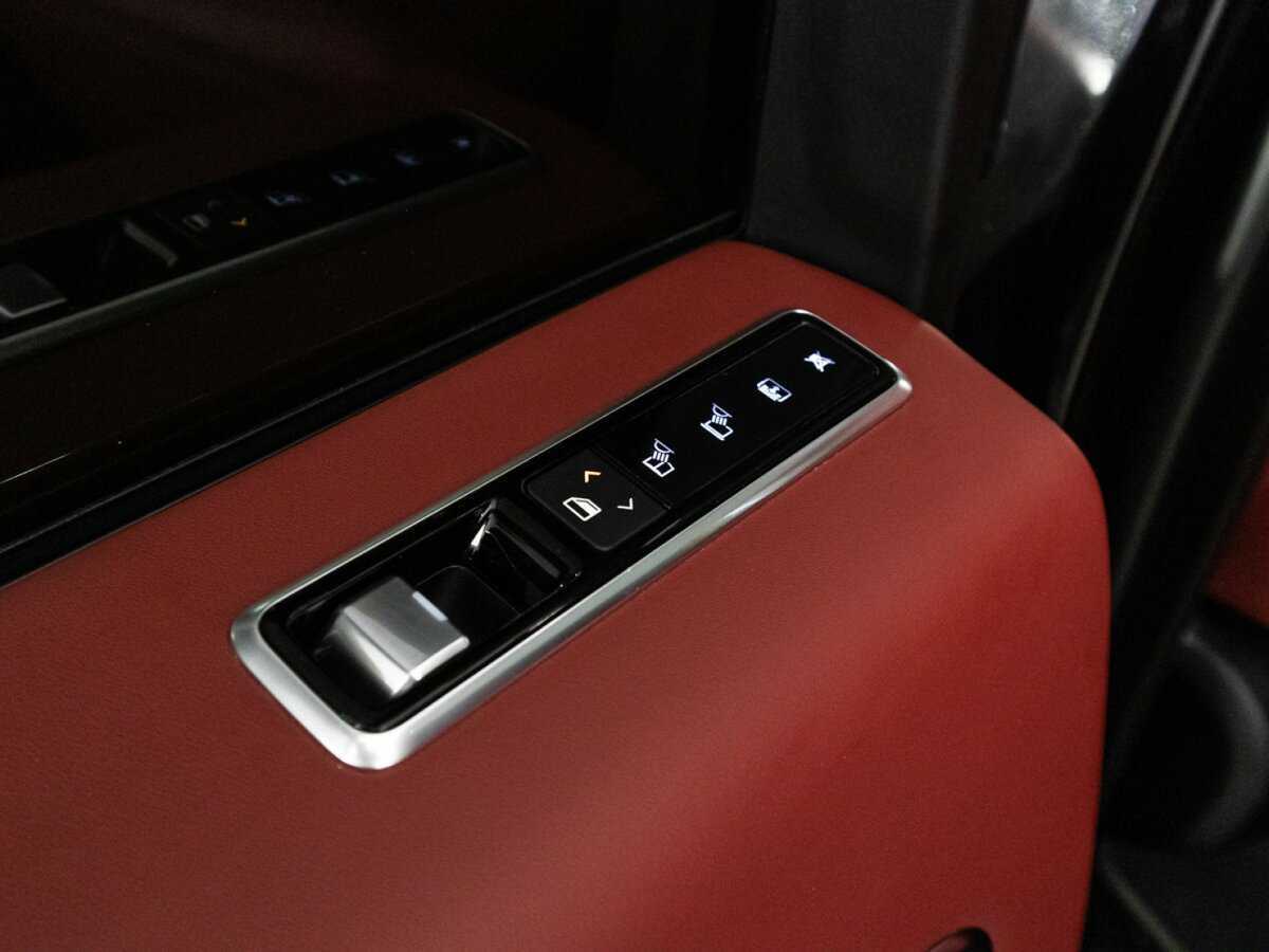 Land Rover Range Rover с пробегом — 2020 год. Фото: #18