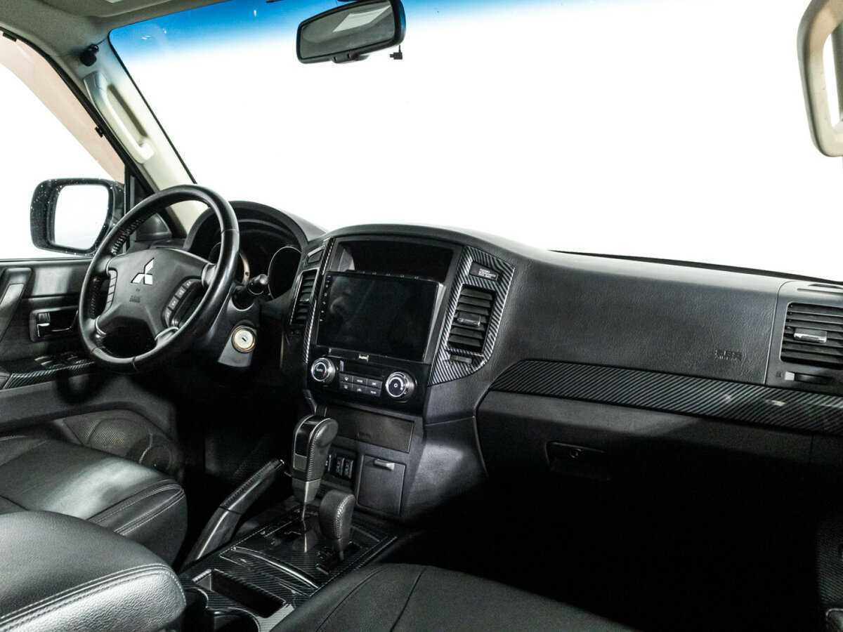 Mitsubishi Pajero с пробегом — 2014 год. Фото: #8