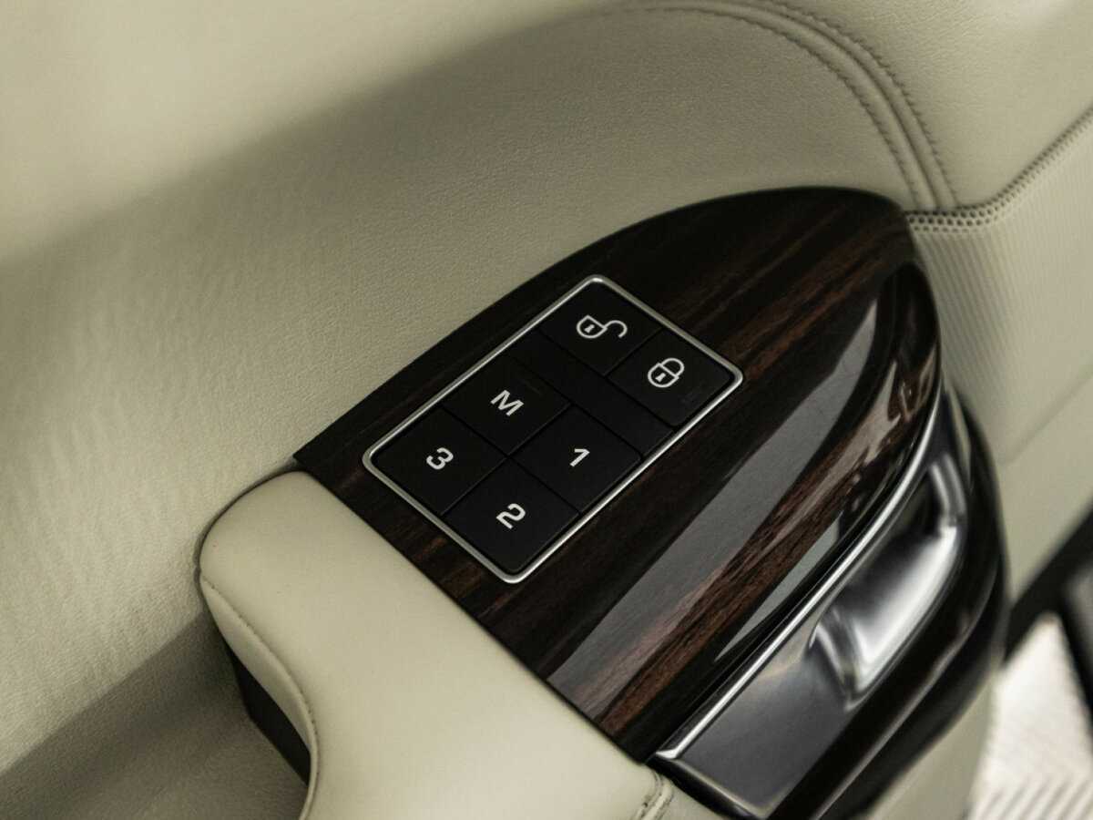 Land Rover Range Rover с пробегом — 2017 год. Фото: #19