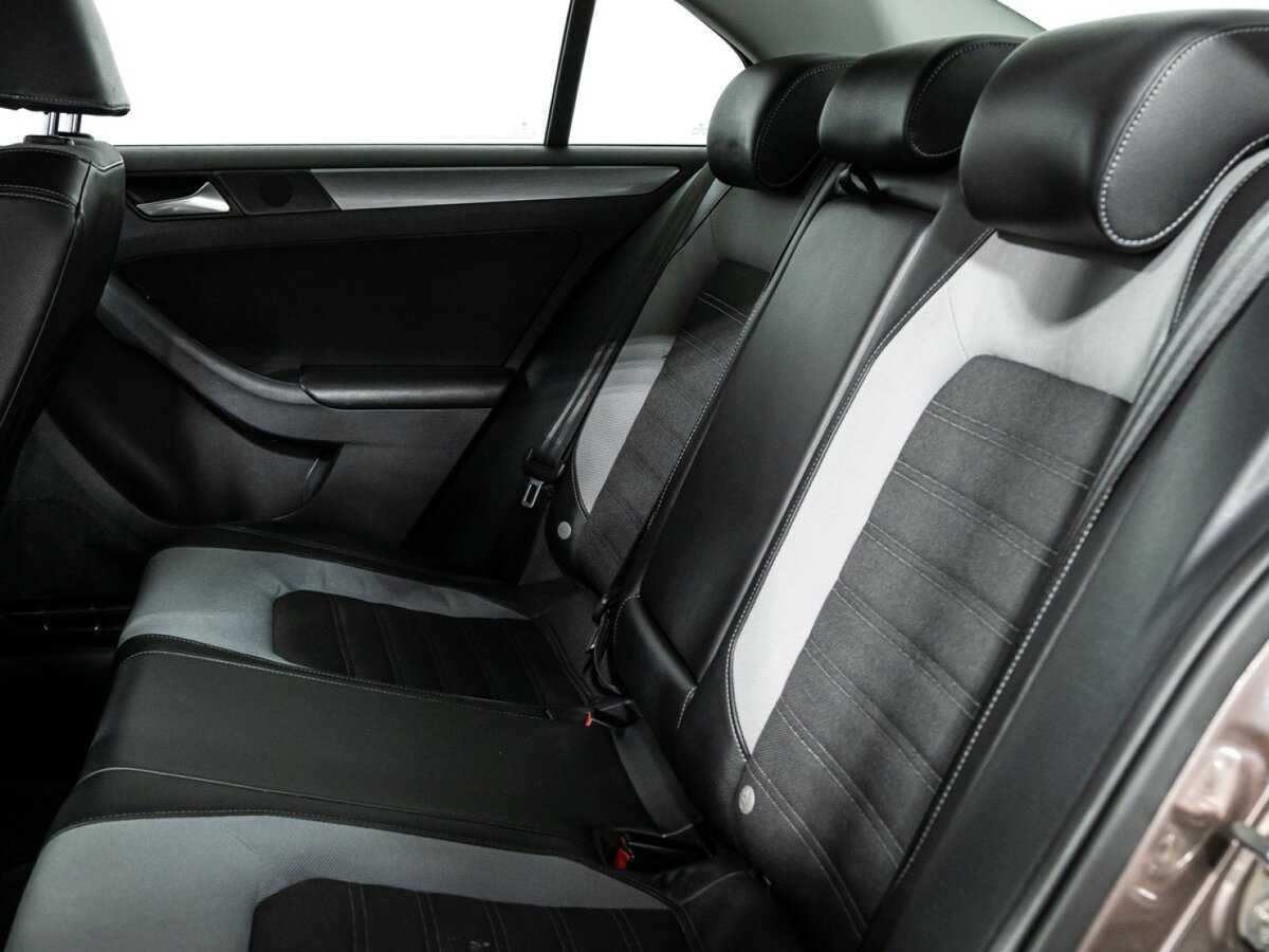 Volkswagen Jetta с пробегом — 2014 год. Фото: #9