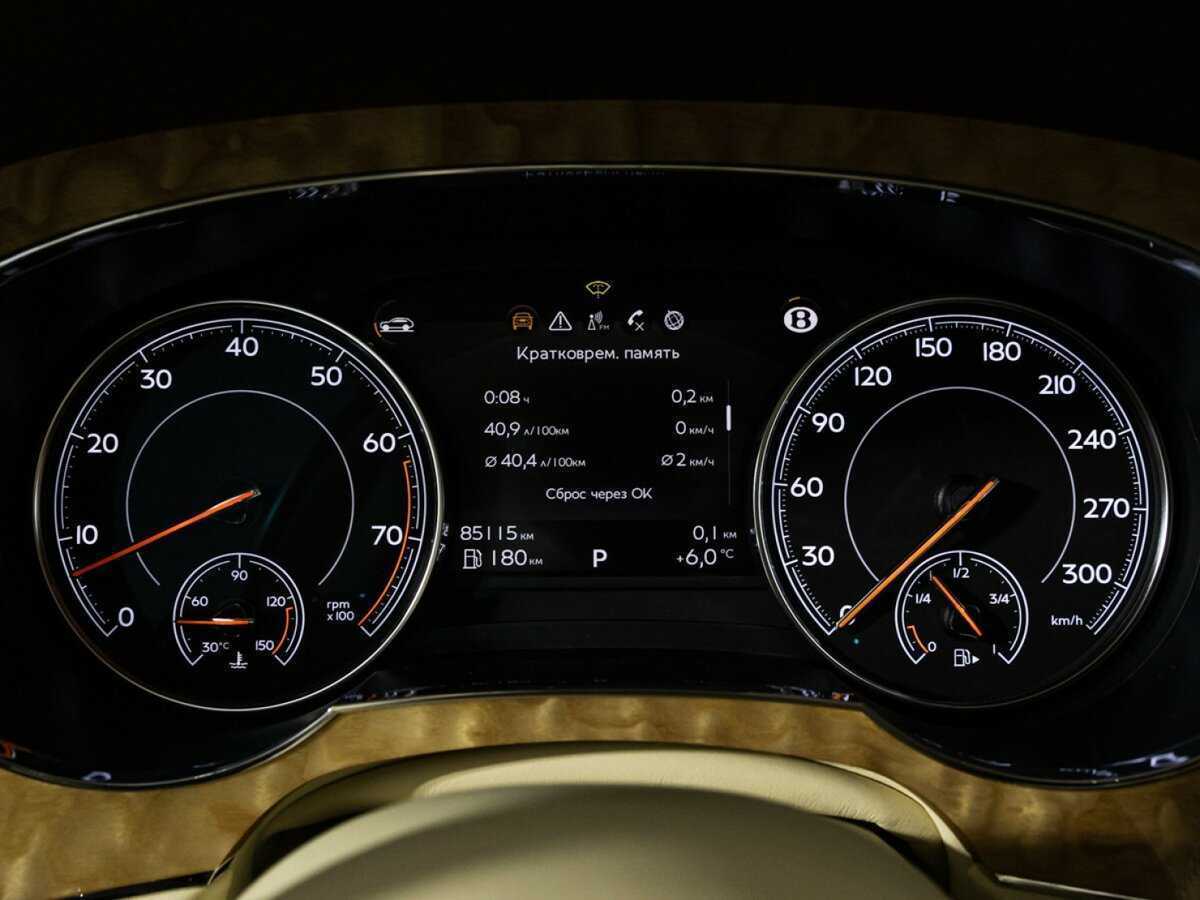 Bentley Bentayga с пробегом — 2016 год. Фото: #11