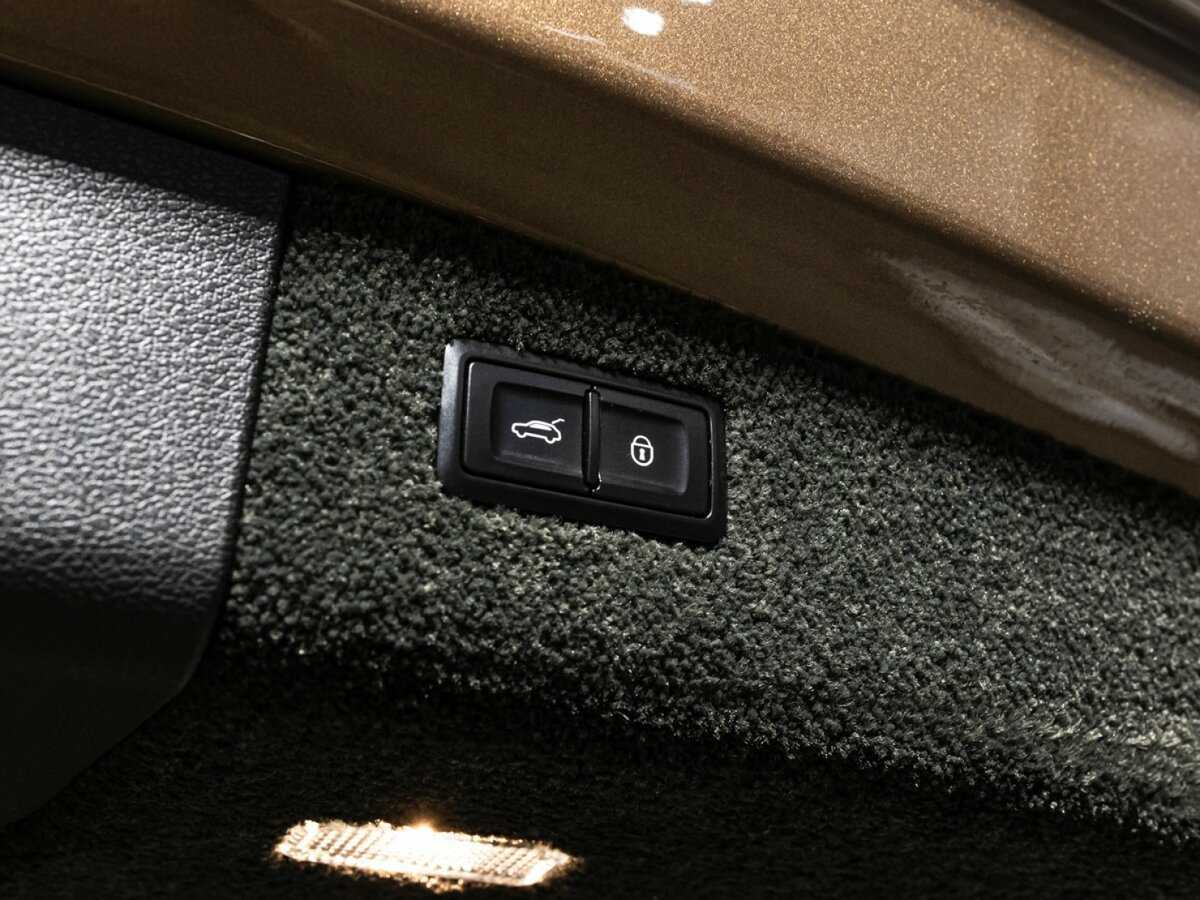 Bentley Bentayga с пробегом — 2016 год. Фото: #15