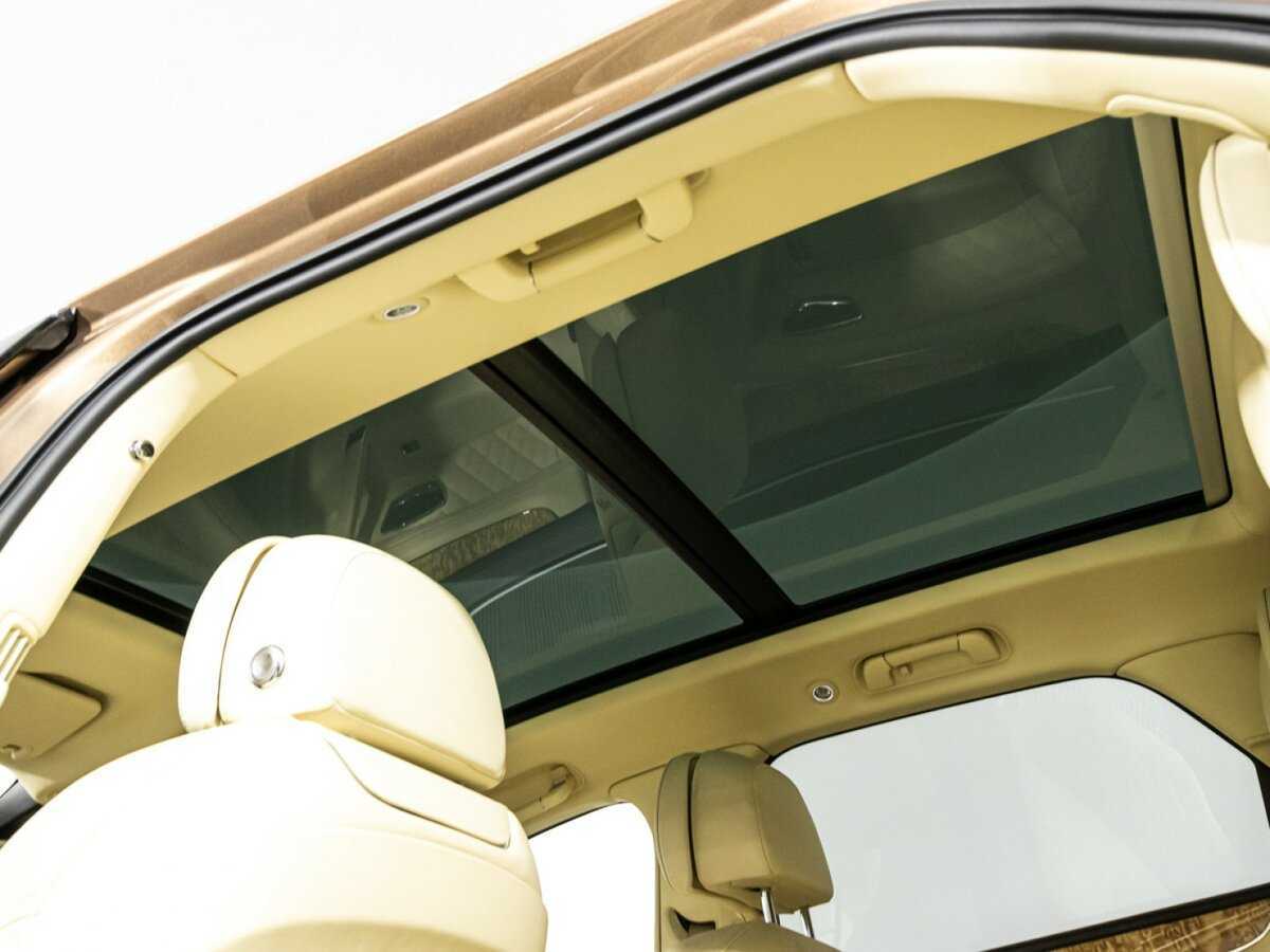 Bentley Bentayga с пробегом — 2016 год. Фото: #17