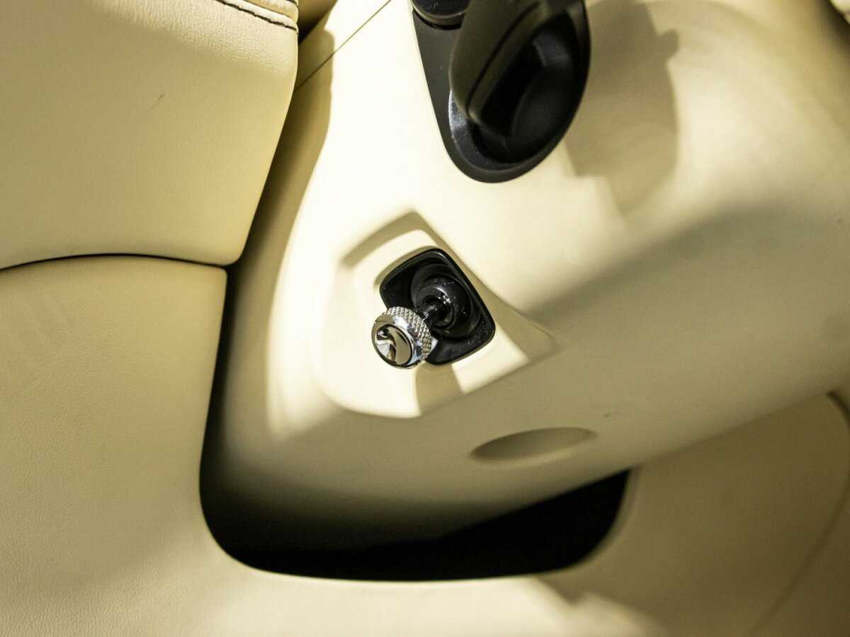 Bentley Bentayga с пробегом — 2016 год. Фото: #20