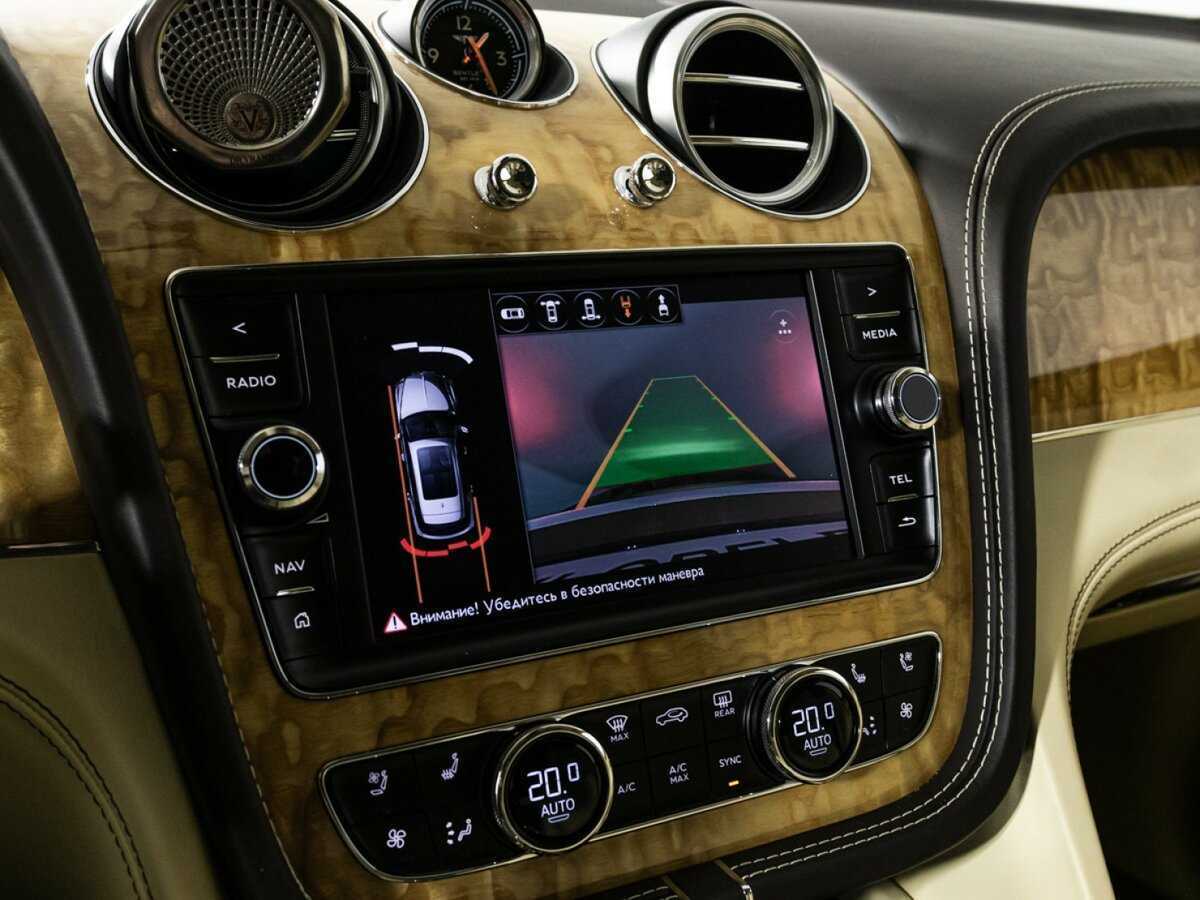 Bentley Bentayga с пробегом — 2016 год. Фото: #22