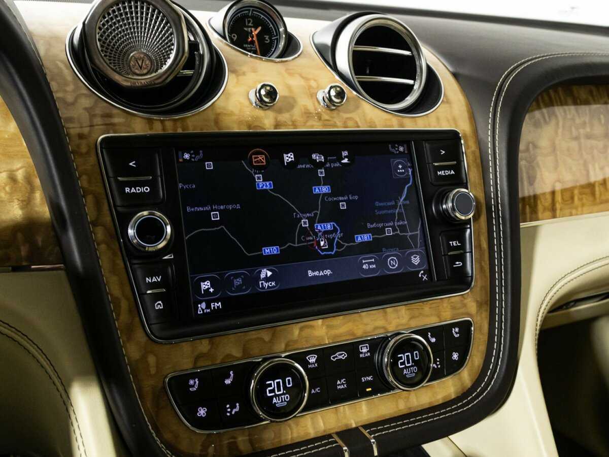 Bentley Bentayga с пробегом — 2016 год. Фото: #23