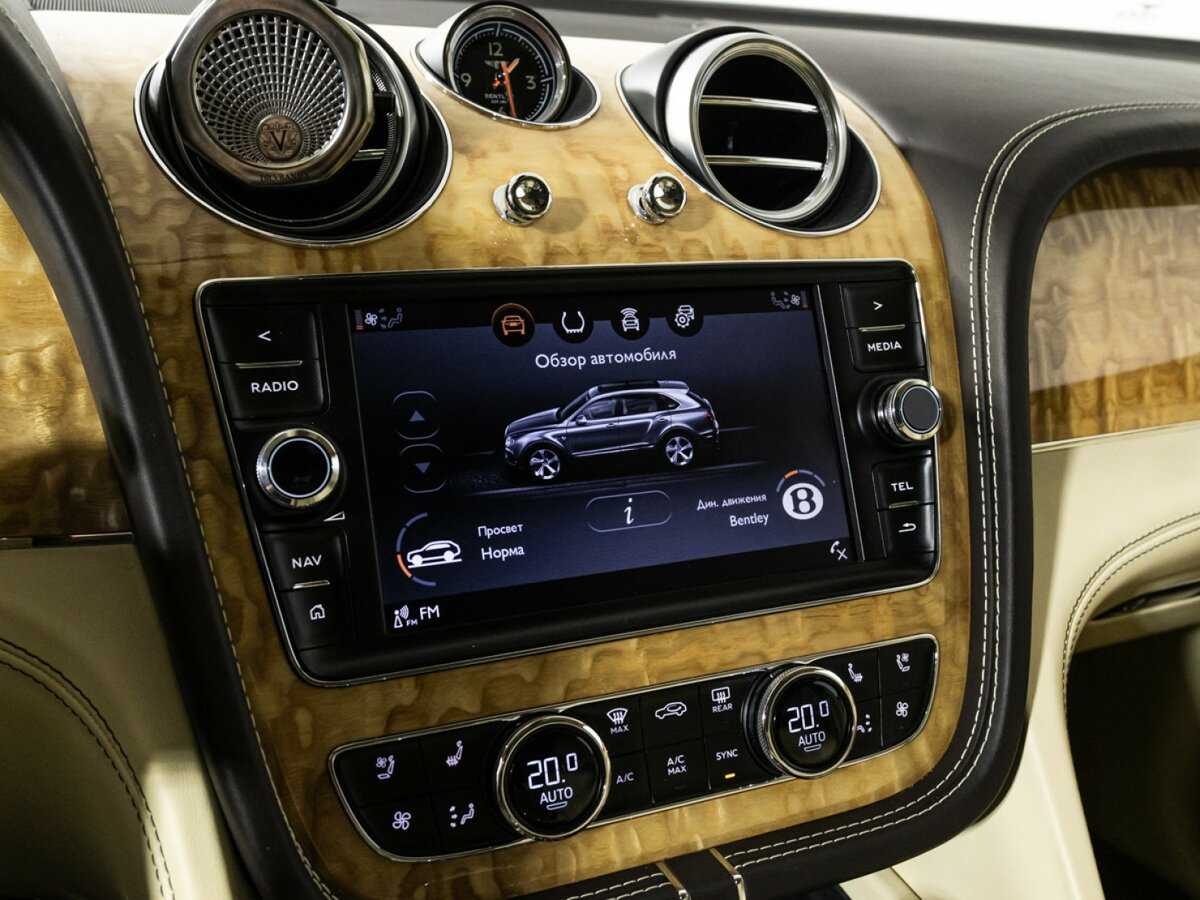 Bentley Bentayga с пробегом — 2016 год. Фото: #24