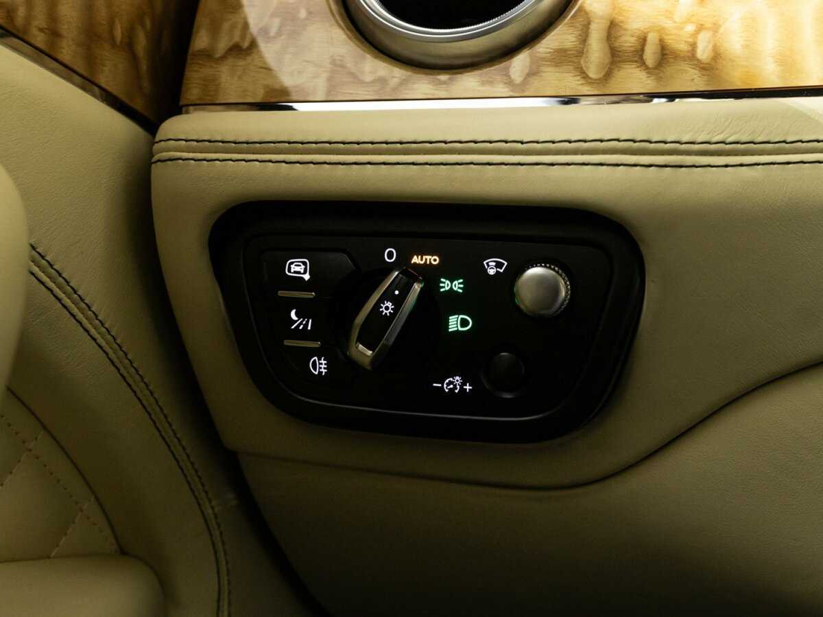 Bentley Bentayga с пробегом — 2016 год. Фото: #26