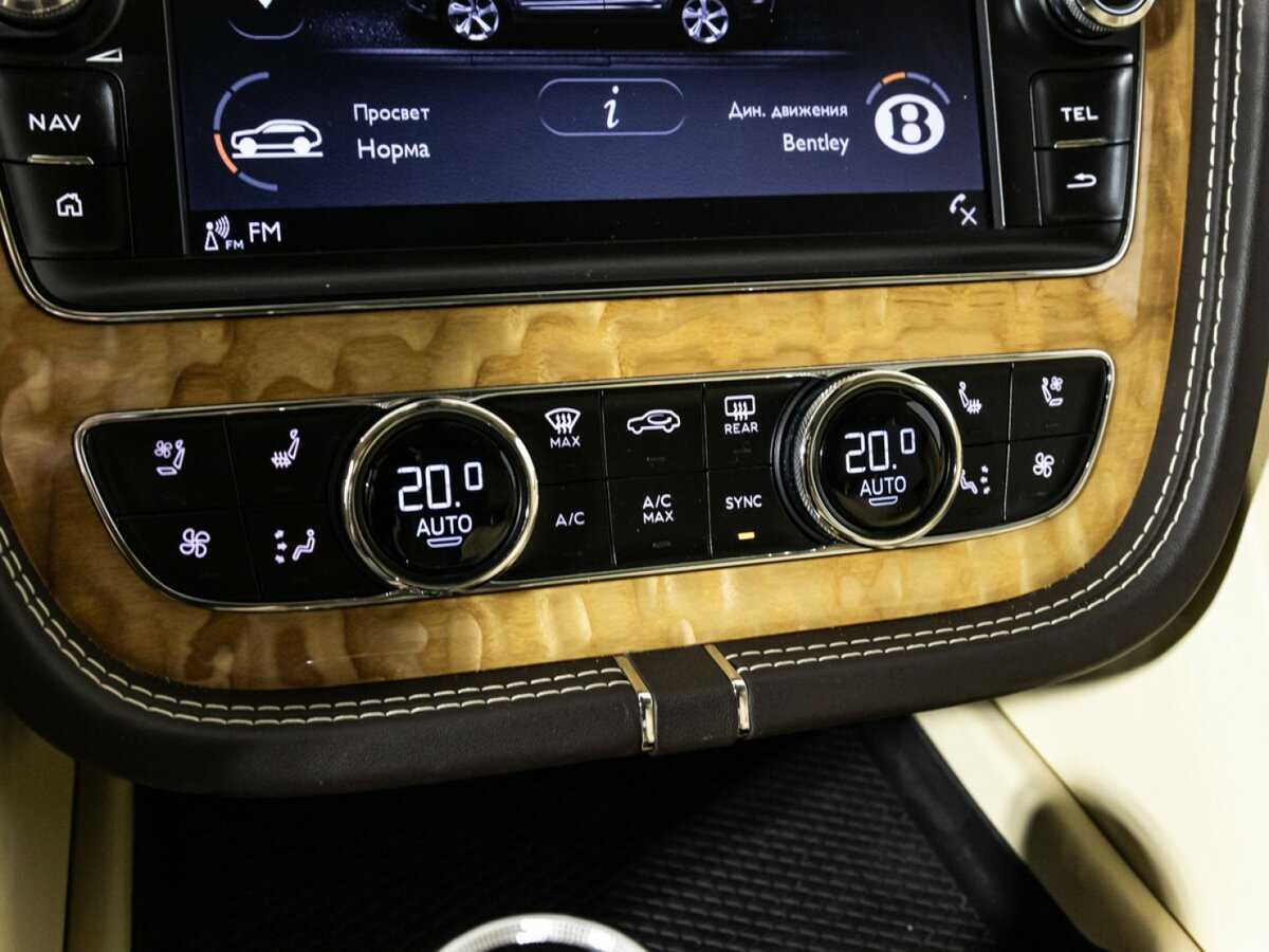 Bentley Bentayga с пробегом — 2016 год. Фото: #27