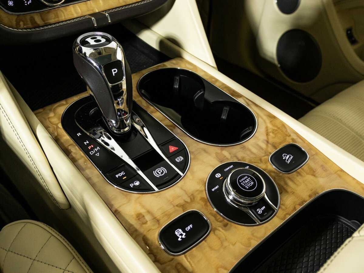 Bentley Bentayga с пробегом — 2016 год. Фото: #28