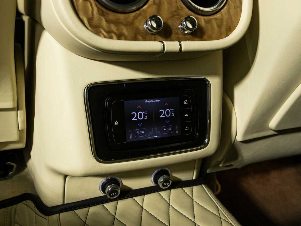 Bentley Bentayga с пробегом — 2016 год. Фото: #30