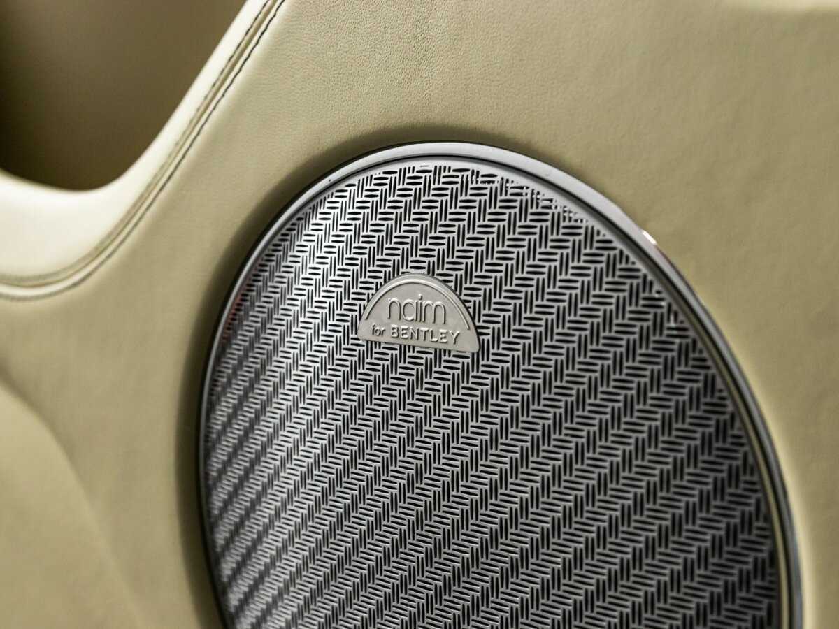 Bentley Bentayga с пробегом — 2016 год. Фото: #31