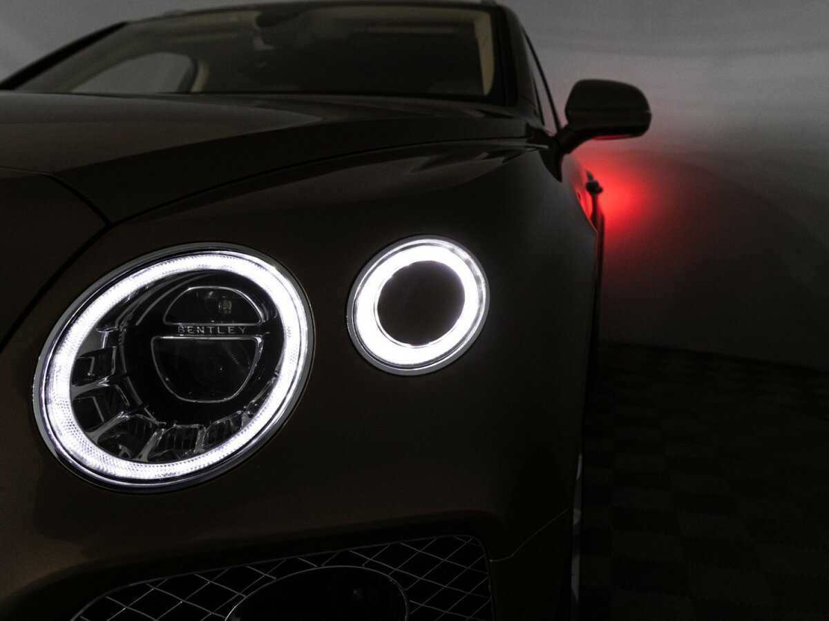 Bentley Bentayga с пробегом — 2016 год. Фото: #36