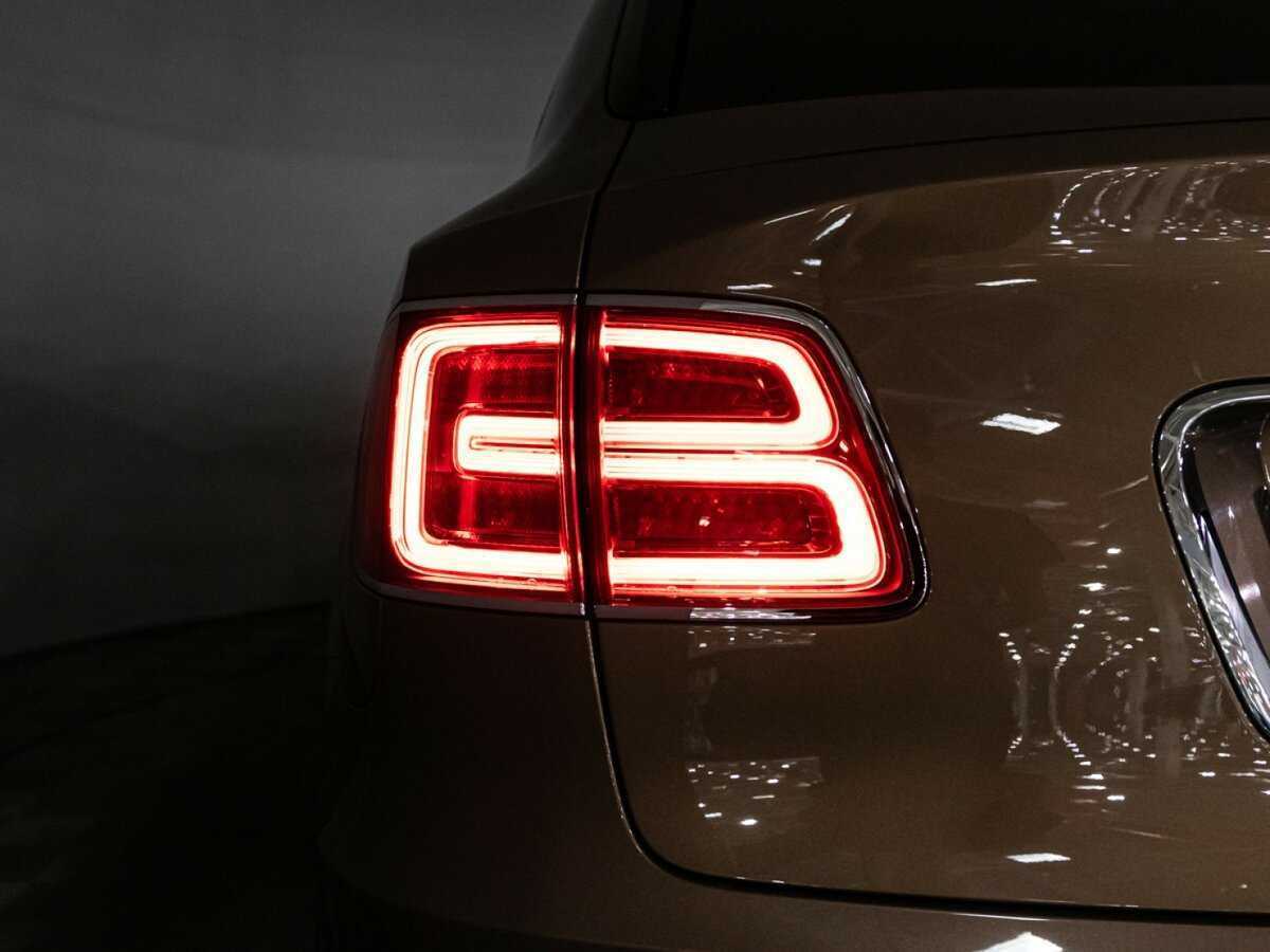 Bentley Bentayga с пробегом — 2016 год. Фото: #38