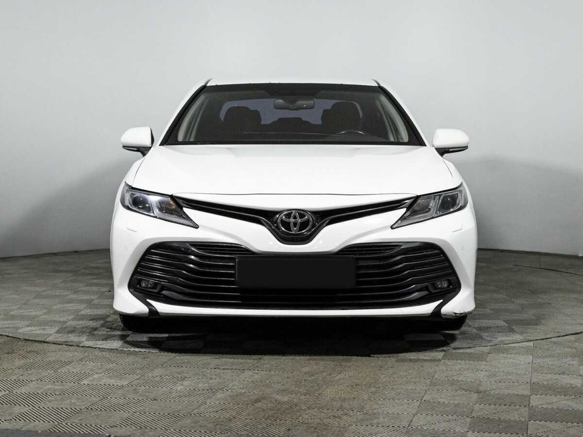 Toyota Camry с пробегом — 2019 год. Фото: #1