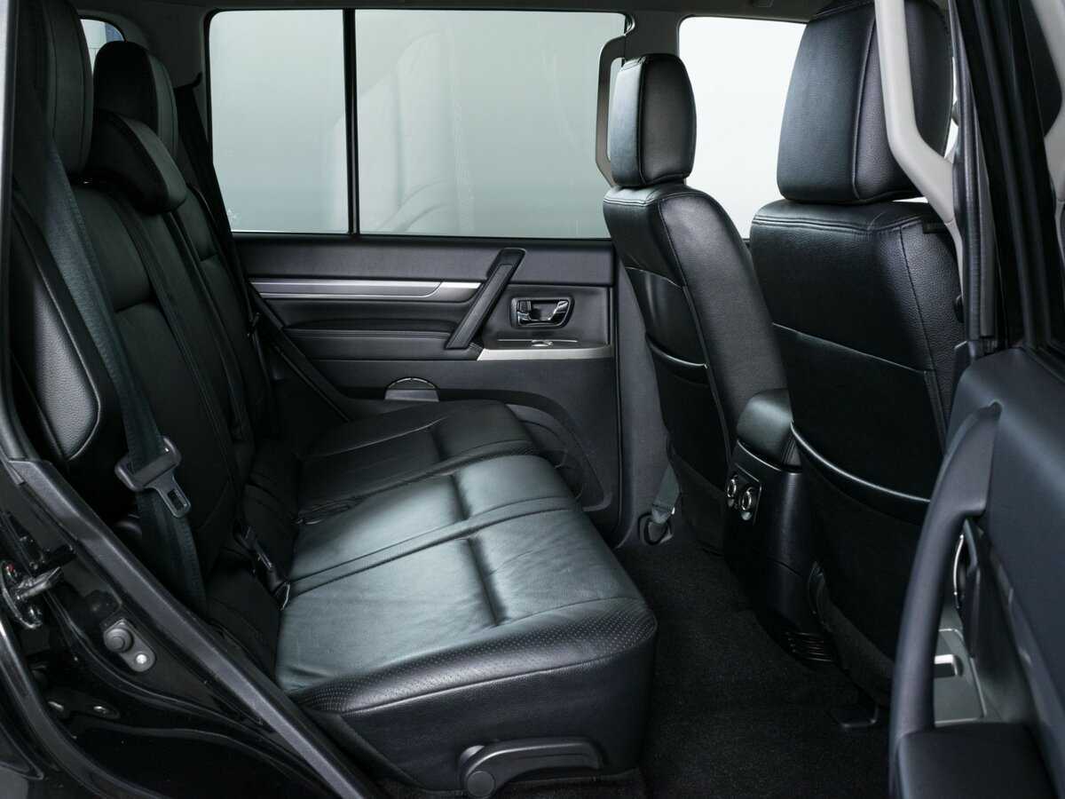 Mitsubishi Pajero с пробегом — 2012 год. Фото: #9