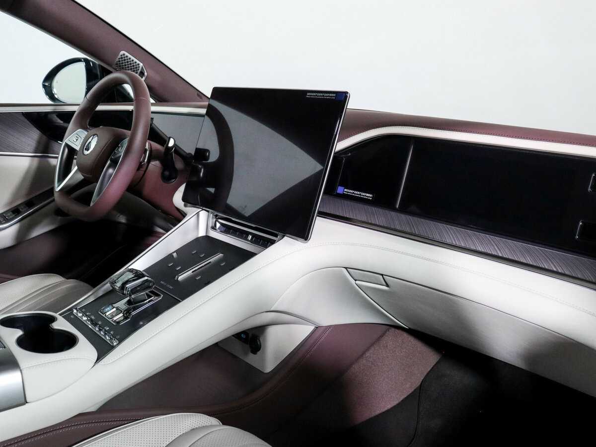 Denza Z9 с пробегом — 2024 год. Фото: #8