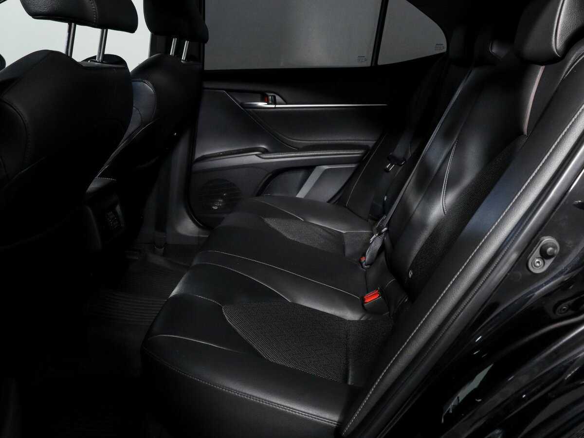 Toyota Camry с пробегом — 2021 год. Фото: #9