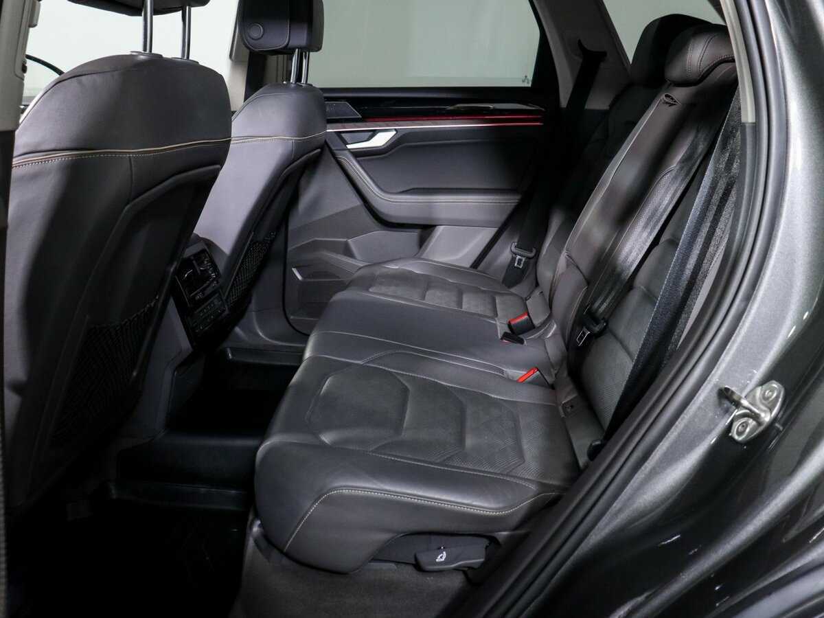 Volkswagen Touareg с пробегом — 2020 год. Фото: #6