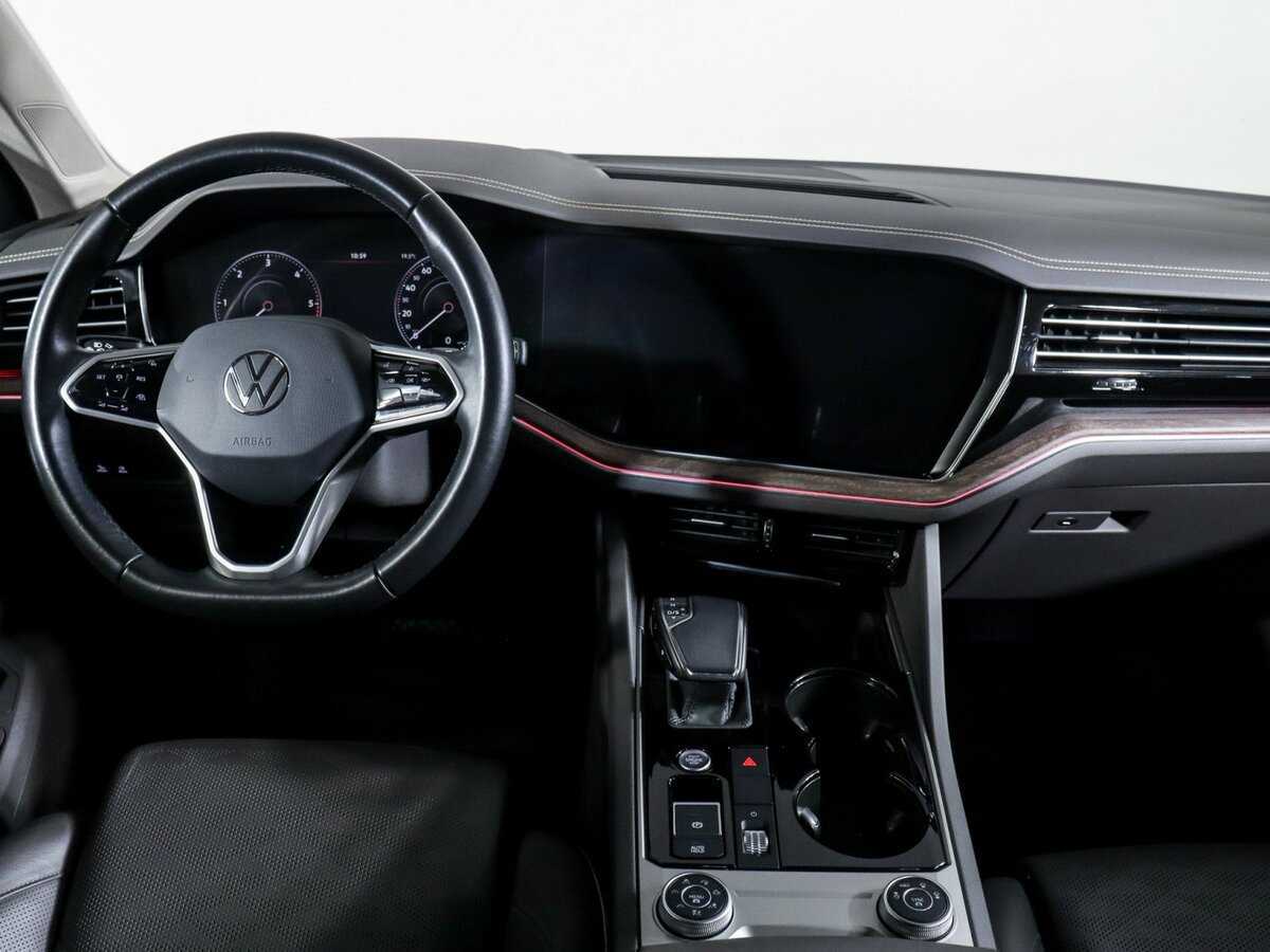 Volkswagen Touareg с пробегом — 2020 год. Фото: #8