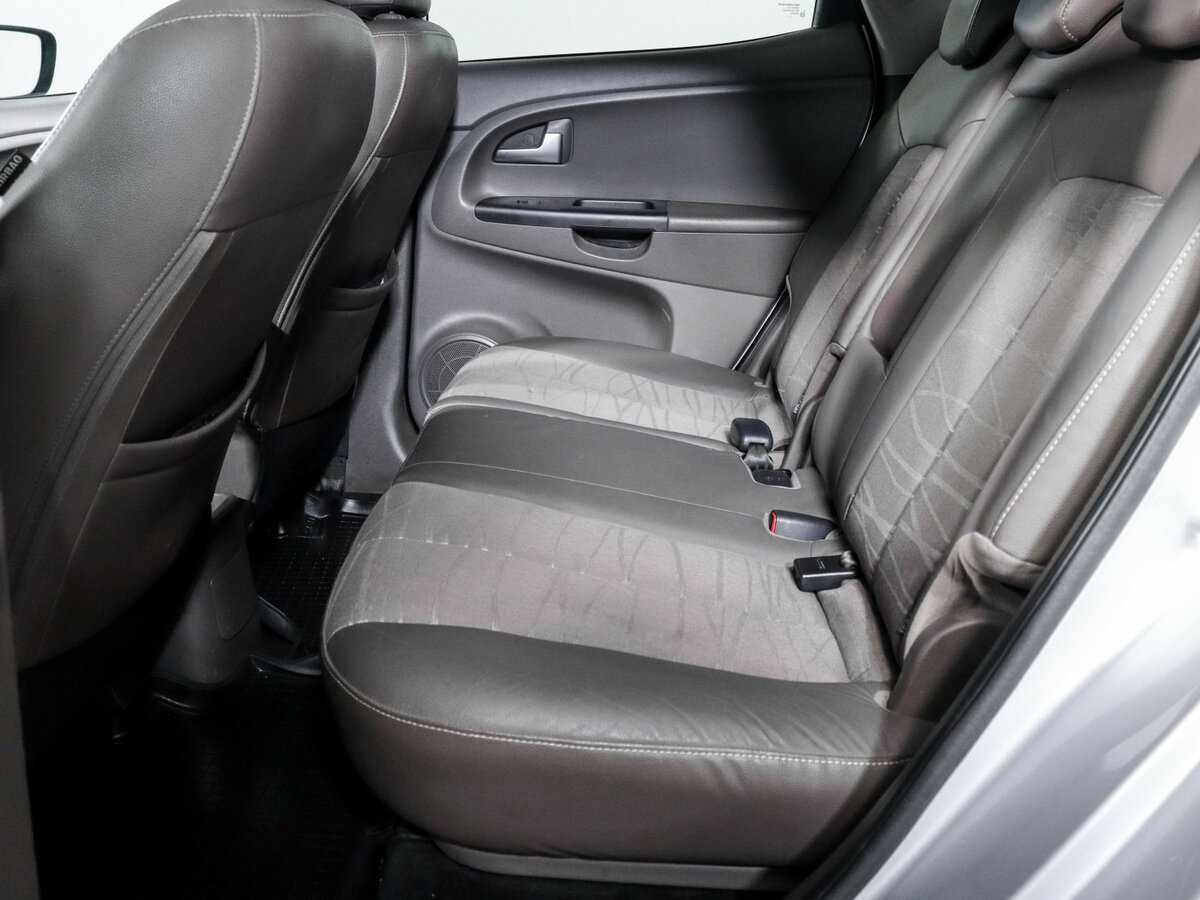 Kia Venga с пробегом — 2012 год. Фото: #6