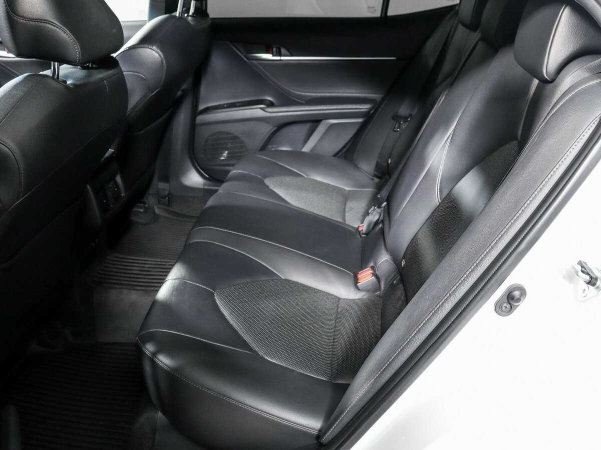 Toyota Camry с пробегом — 2021 год. Фото: #9