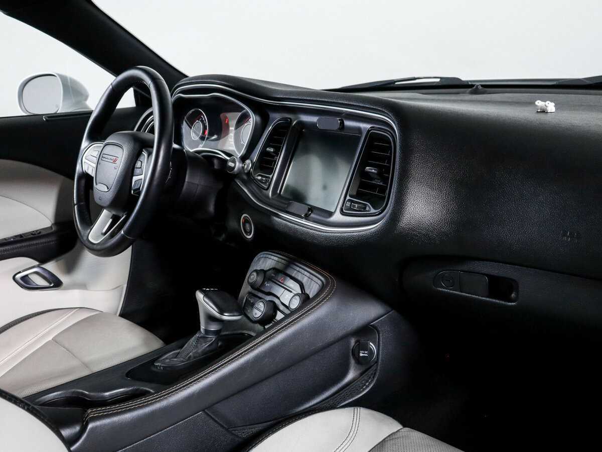 Dodge Challenger с пробегом — 2014 год. Фото: #5