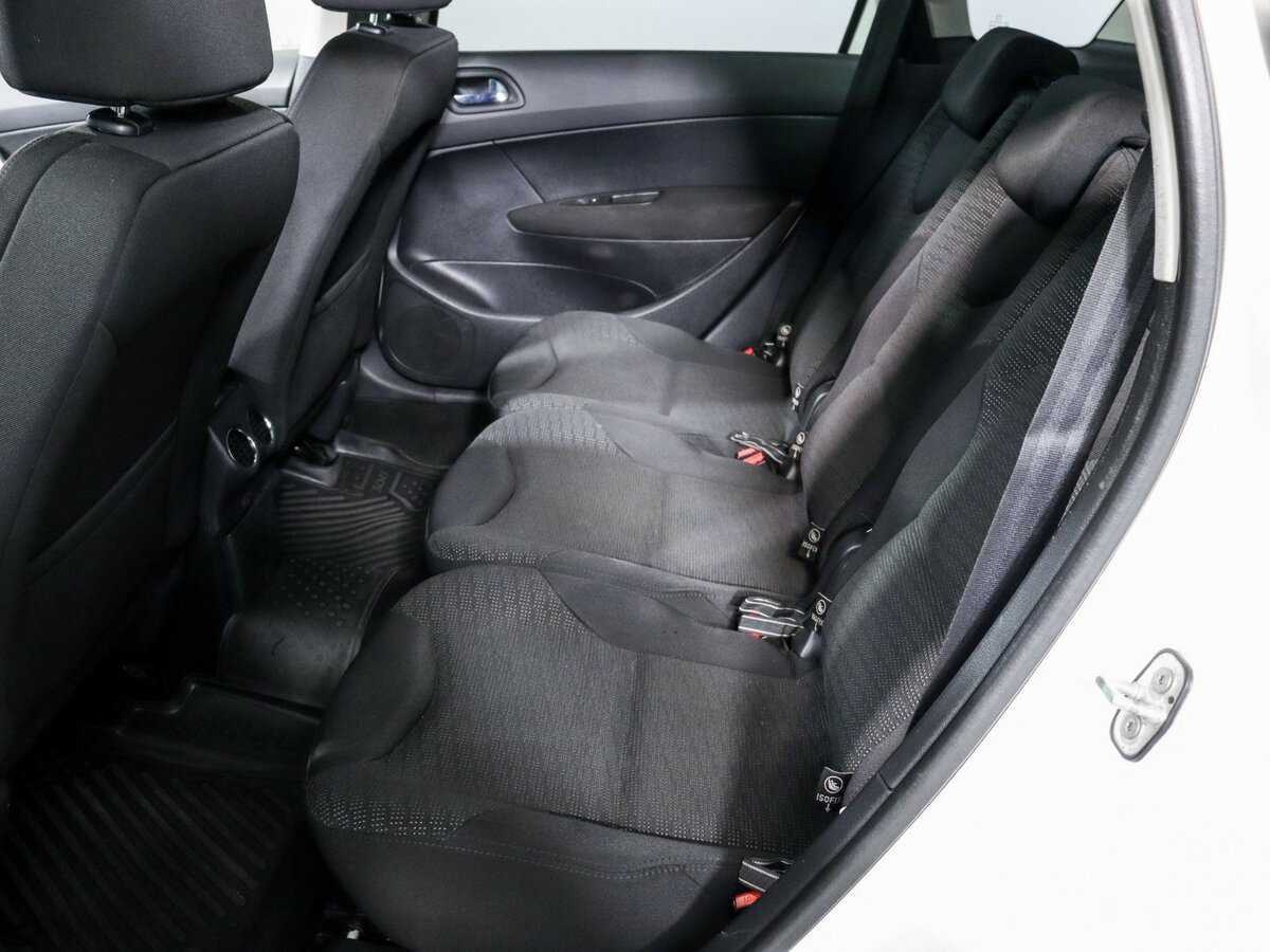 Peugeot 308 с пробегом — 2010 год. Фото: #6