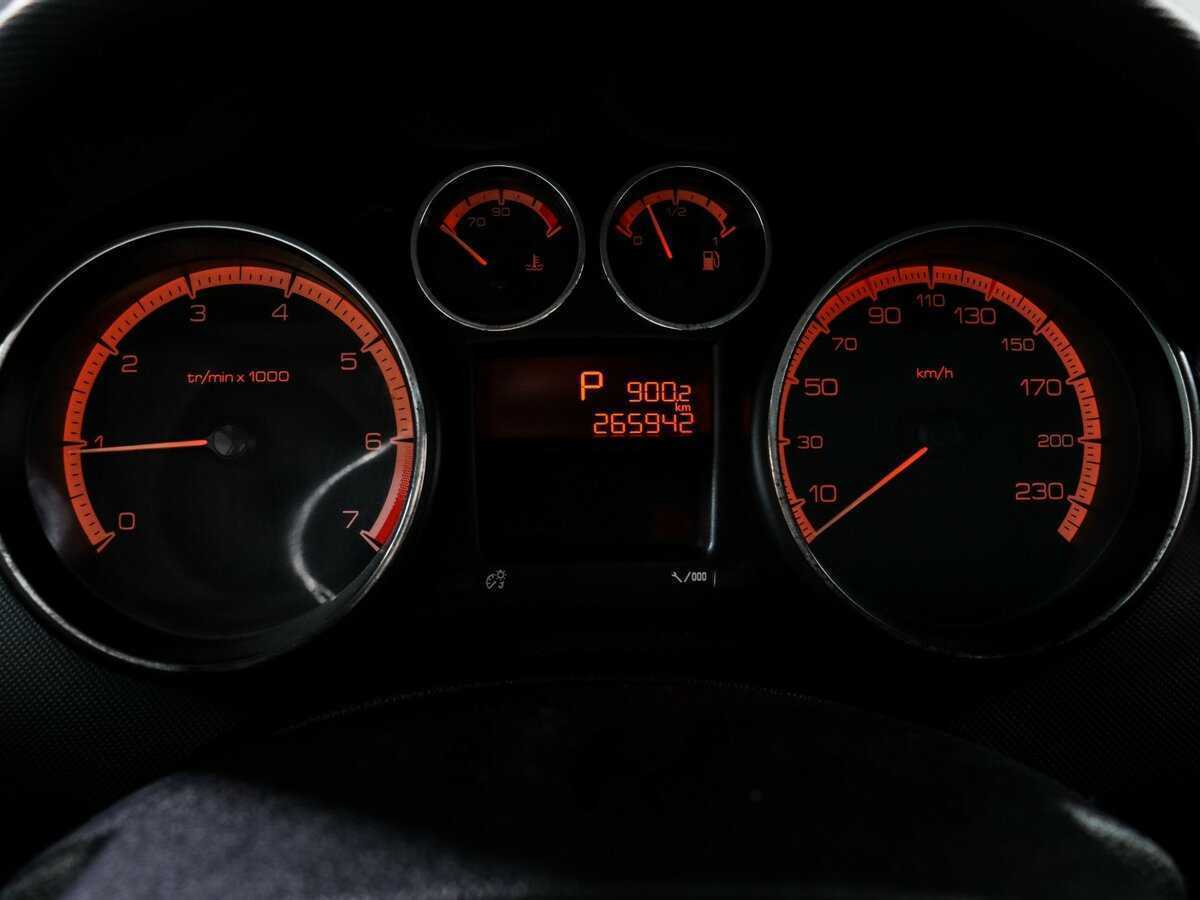 Peugeot 308 с пробегом — 2010 год. Фото: #7