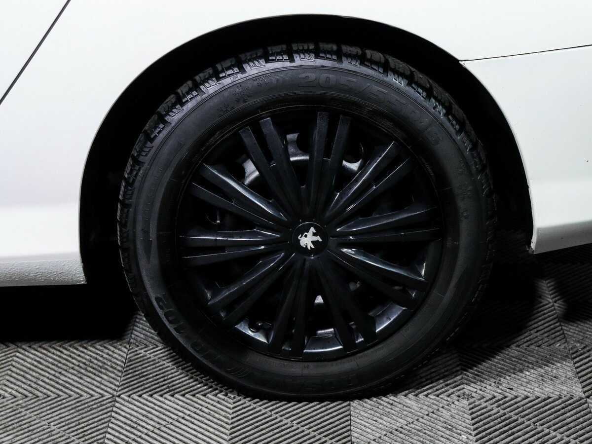 Peugeot 308 с пробегом — 2010 год. Фото: #11