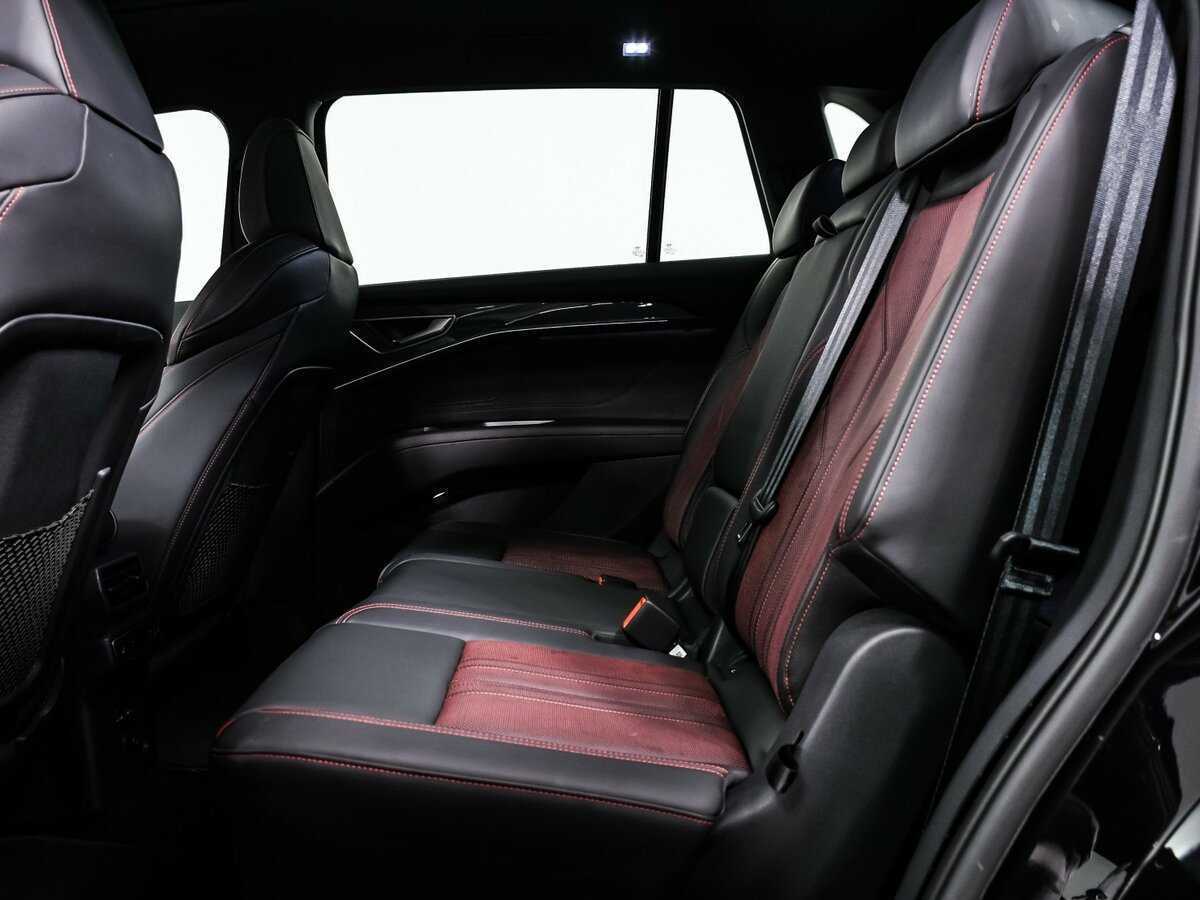 Audi Q5 e-tron с пробегом — 2022 год. Фото: #11