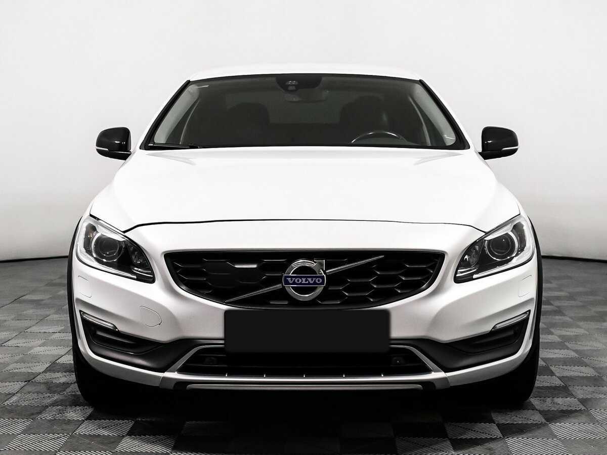 Volvo S60 Cross Country с пробегом — 2015 год. Фото: #1