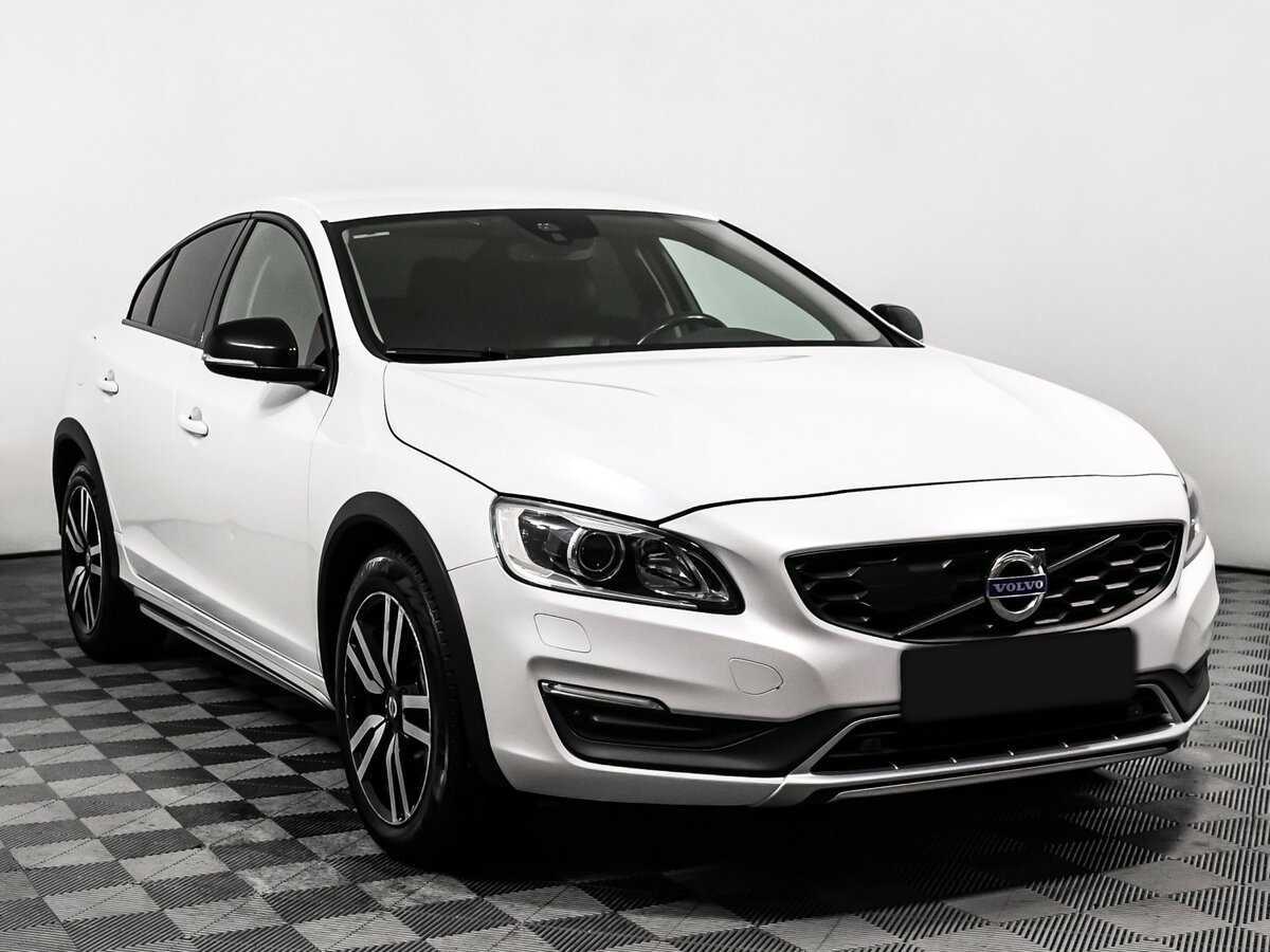 Volvo S60 Cross Country с пробегом — 2015 год. Фото: #2