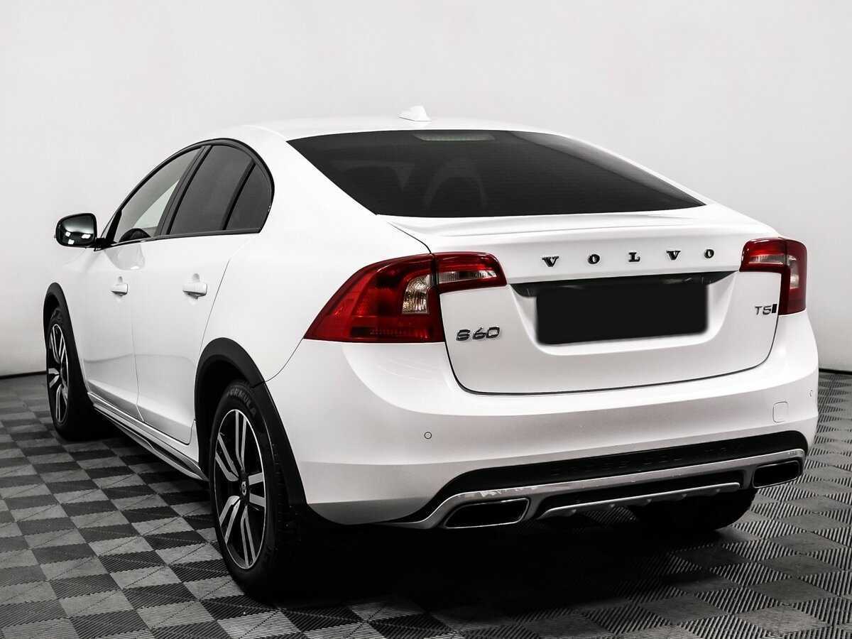 Volvo S60 Cross Country с пробегом — 2015 год. Фото: #6