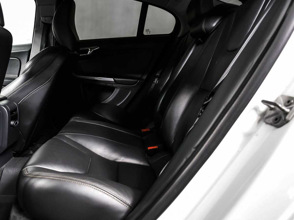 Volvo S60 Cross Country с пробегом — 2015 год. Фото: #12