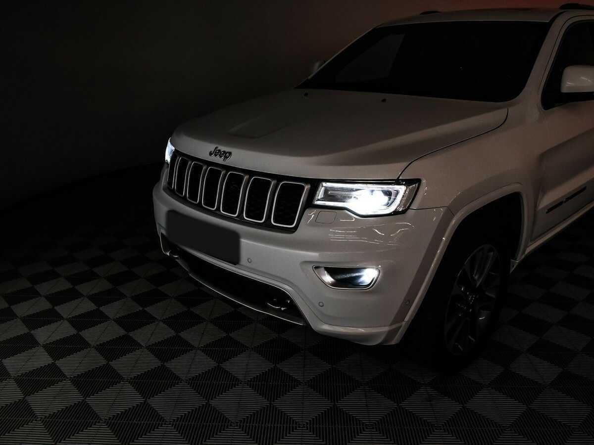Jeep Grand Cherokee с пробегом — 2017 год. Фото: #18