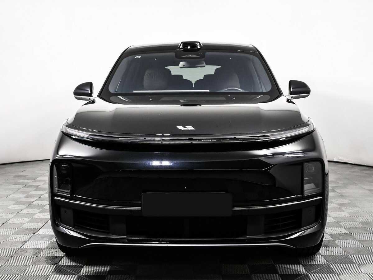 LiXiang L9 с пробегом — 2024 год. Фото: #1