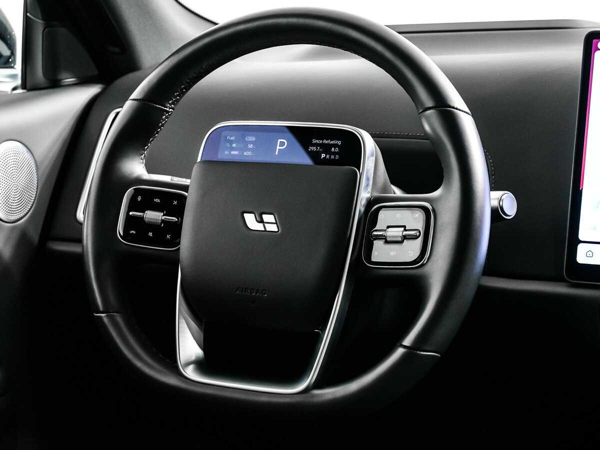 LiXiang L9 с пробегом — 2024 год. Фото: #10