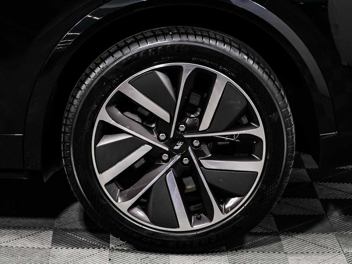 LiXiang L9 с пробегом — 2024 год. Фото: #19