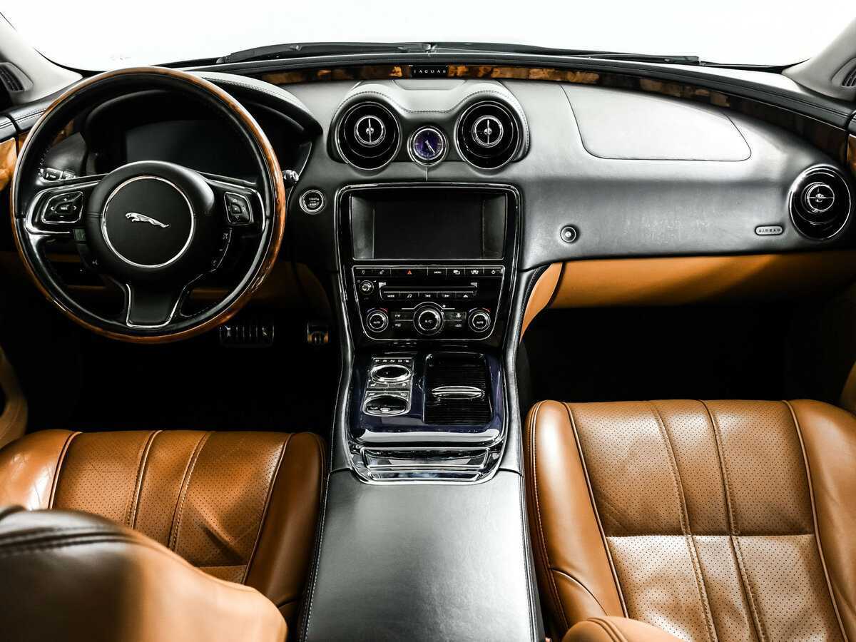Jaguar XJ с пробегом — 2010 год. Фото: #10