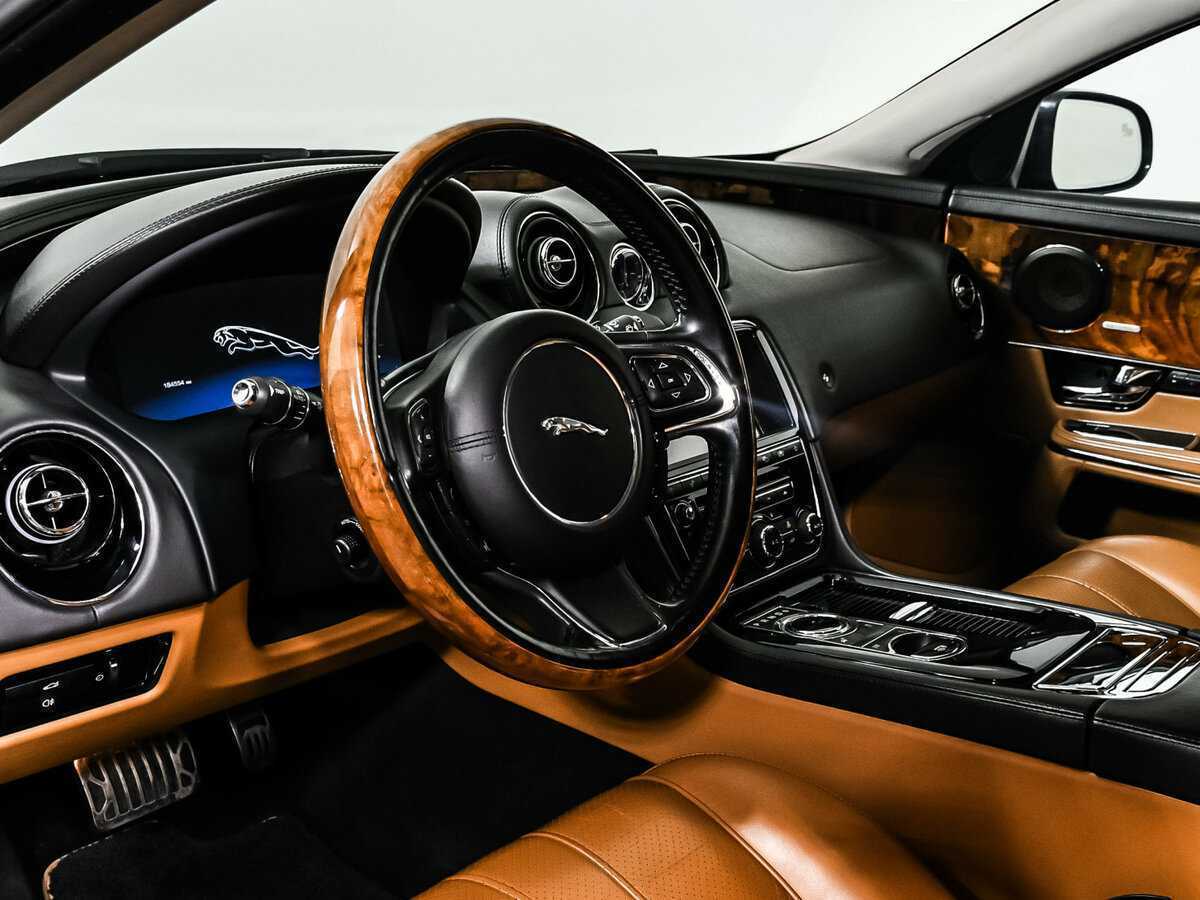 Jaguar XJ с пробегом — 2010 год. Фото: #11