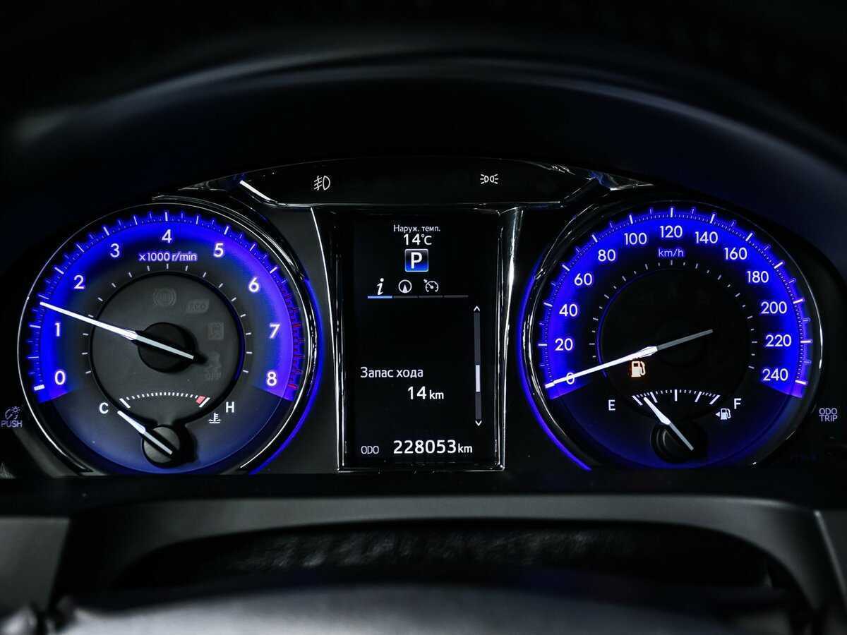 Toyota Camry с пробегом — 2017 год. Фото: #9