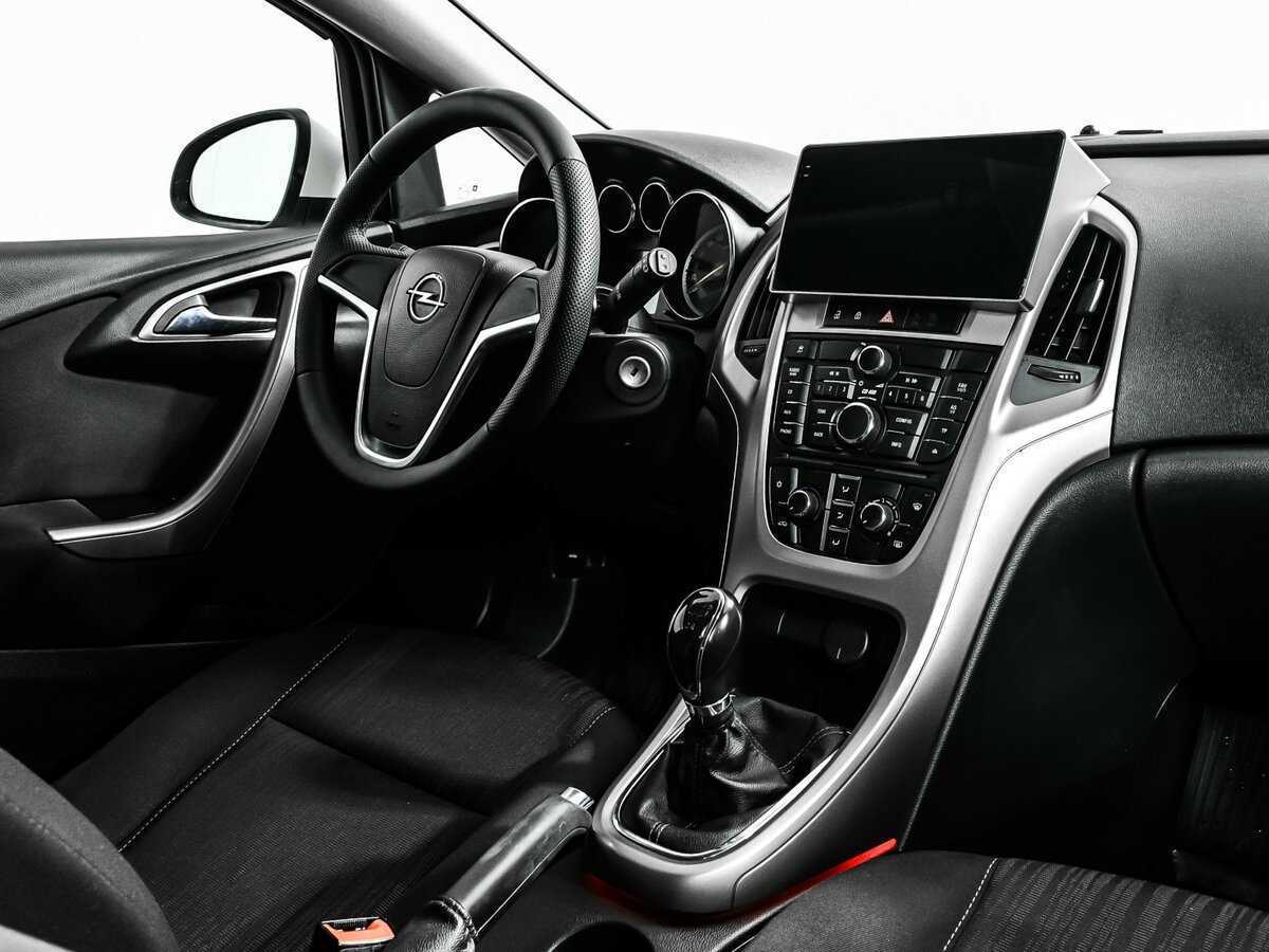 Opel Astra с пробегом — 2011 год. Фото: #8