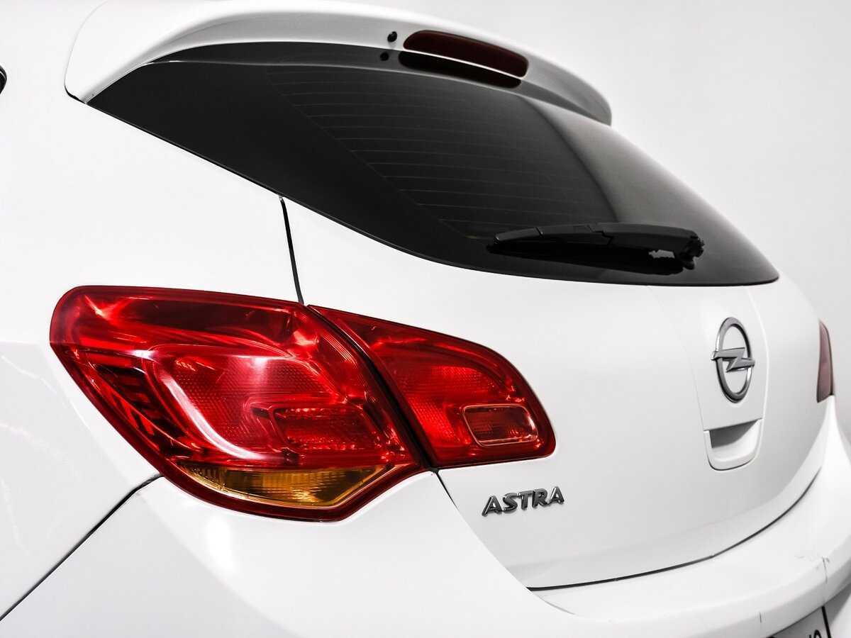 Opel Astra с пробегом — 2011 год. Фото: #13