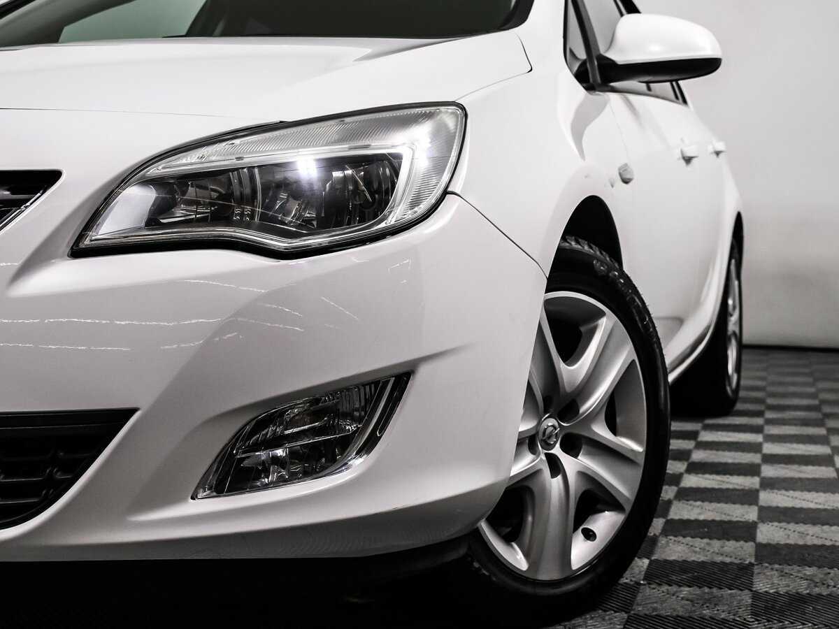Opel Astra с пробегом — 2011 год. Фото: #14