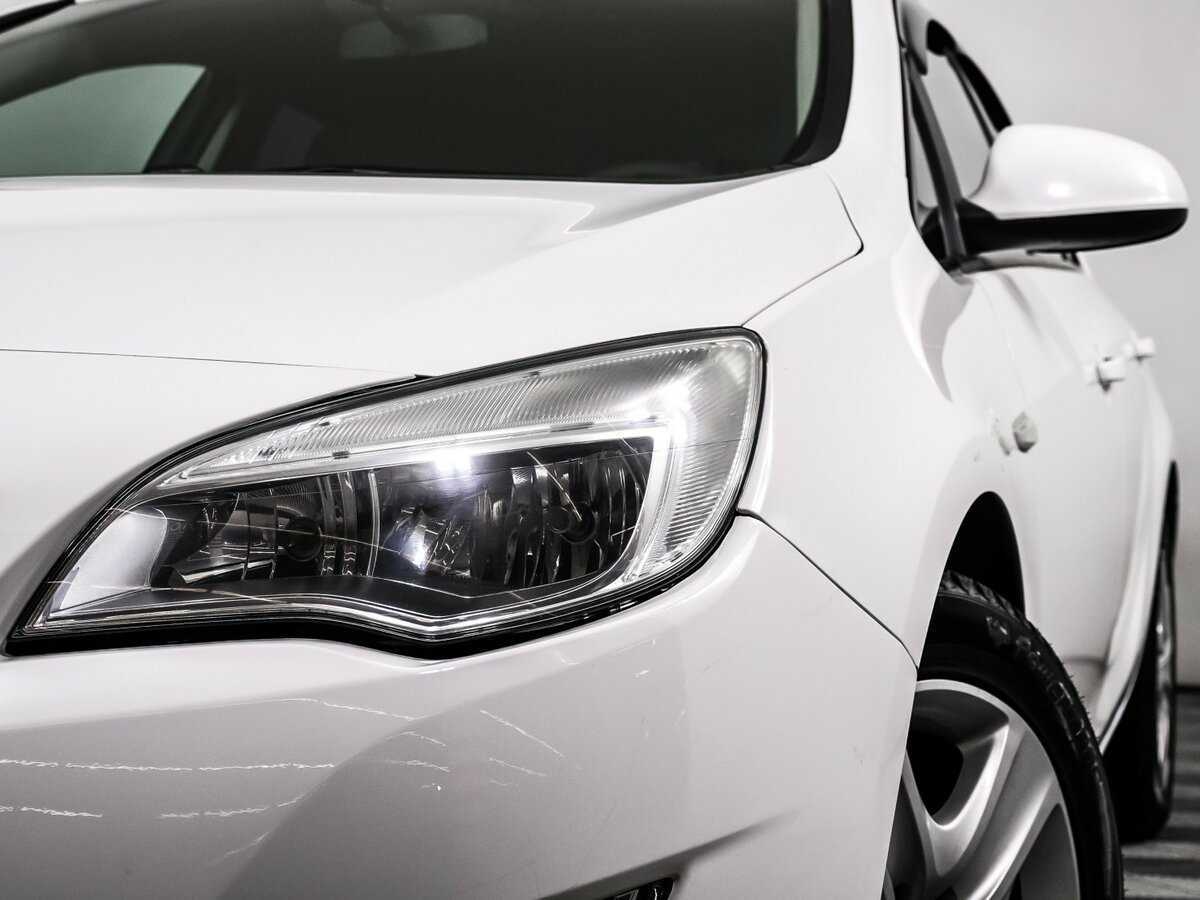 Opel Astra с пробегом — 2011 год. Фото: #15