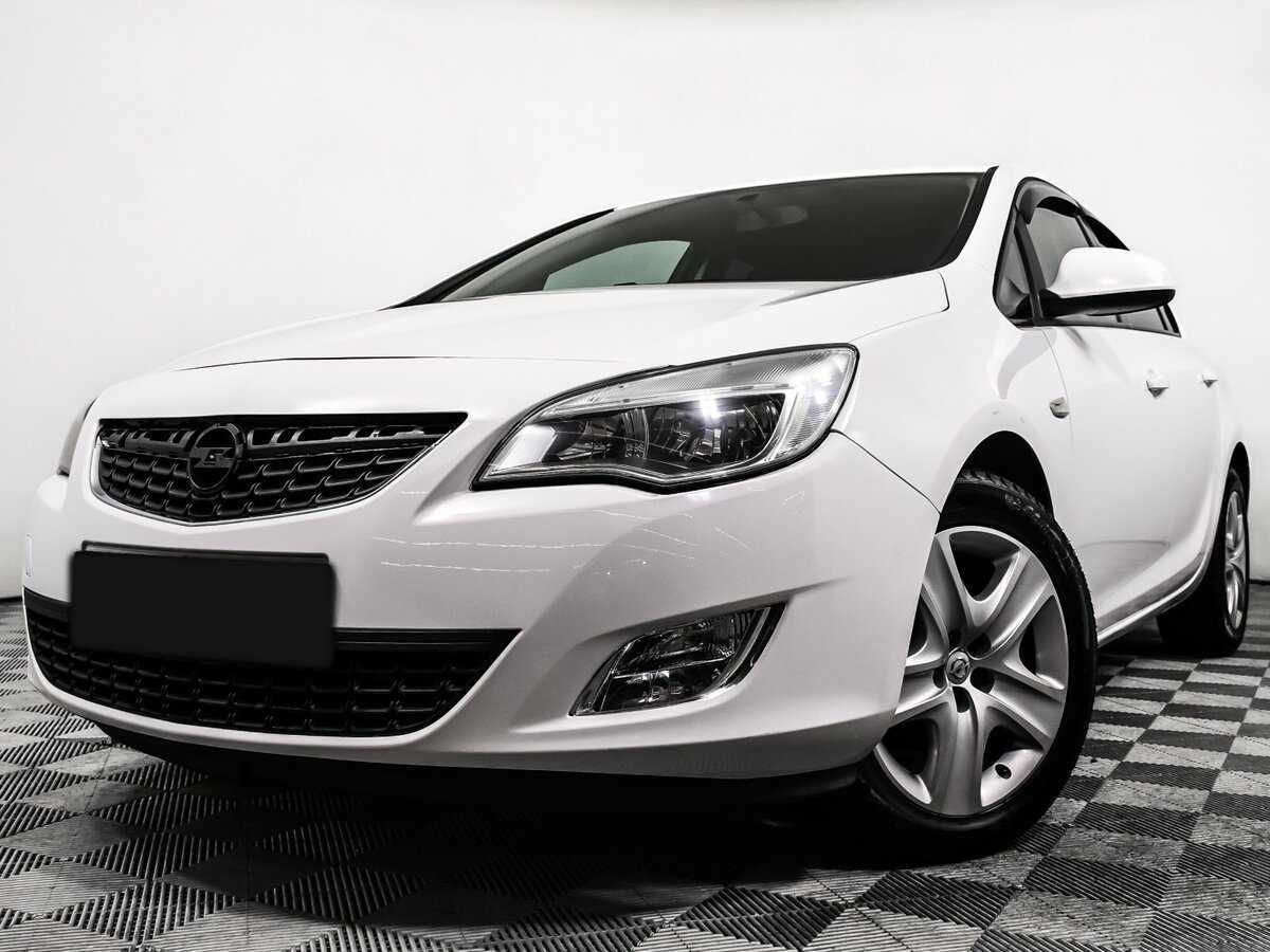 Opel Astra с пробегом — 2011 год. Фото: #16