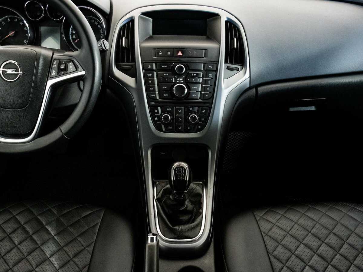 Opel Astra с пробегом — 2011 год. Фото: #10