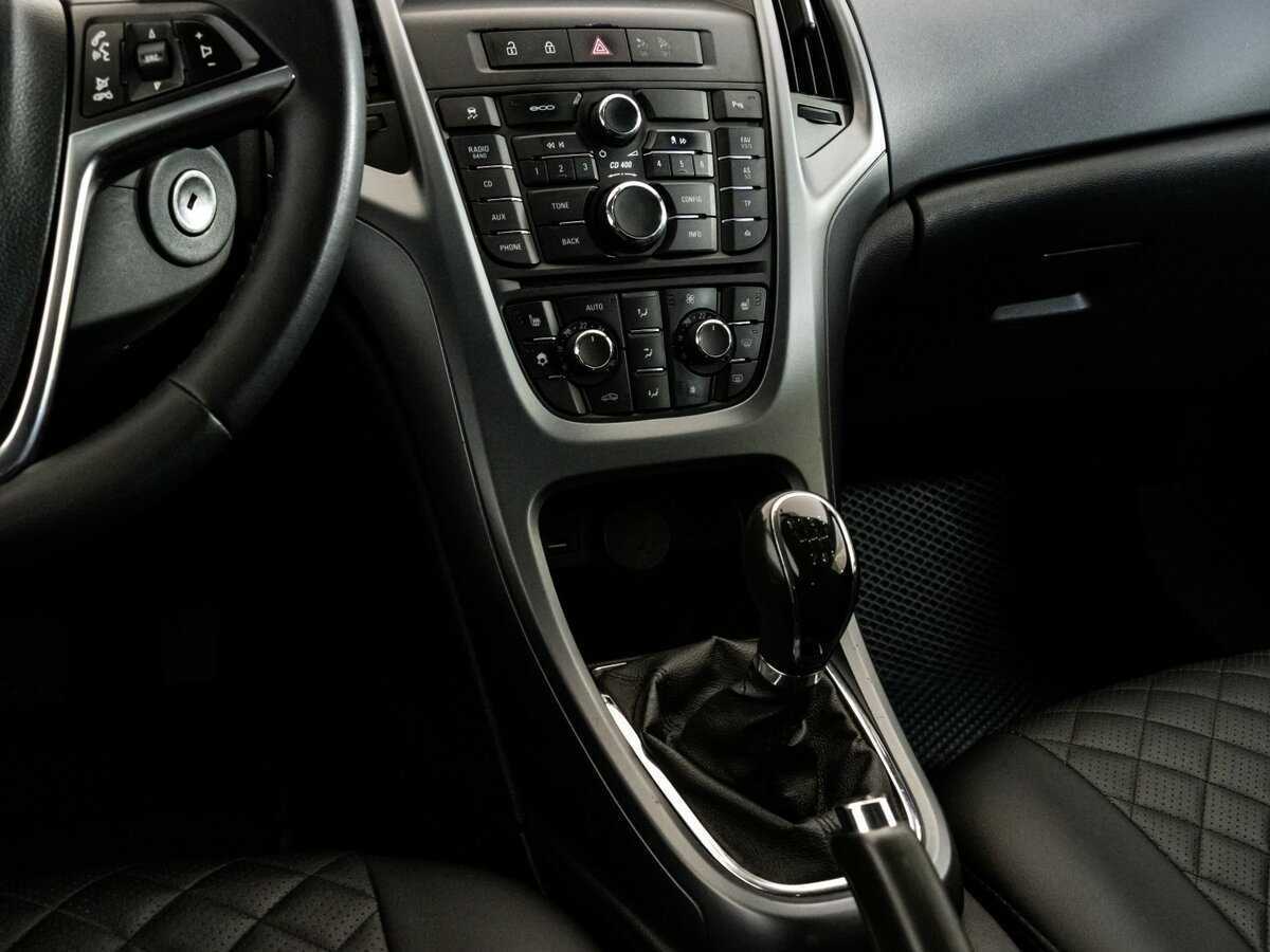 Opel Astra с пробегом — 2011 год. Фото: #11