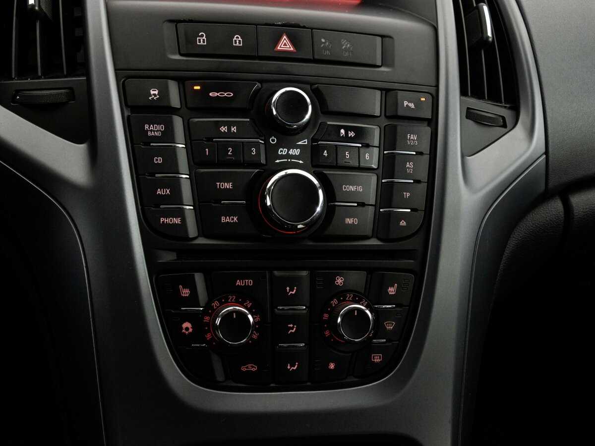 Opel Astra с пробегом — 2011 год. Фото: #12